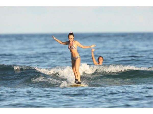 [Okinawa/Chatan] Experience surfing with a World Surfing Federation instructor! Free photos and transportation!