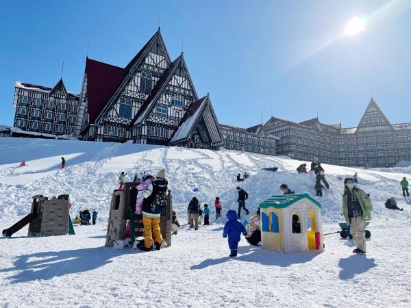 [Shinjuku Departure | Round-trip Bus] Morning Departure - Joetsu International Ski Resort Day Trip | Optional Snowboard Learning Kit (2 pieces) or Skiing ( 3 pieces) + Ski Suit Set Rental for 1 Day