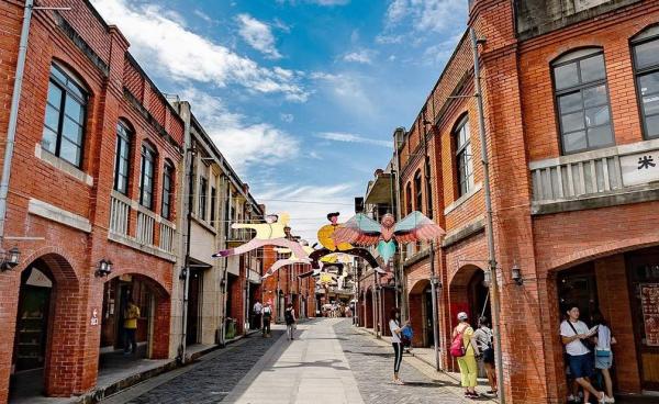 Yilan Private charter car Day Tour | Family-friendly Farm, Qingshui Geothermal Area, Mr. Brown Coffee Castle, Traditional Arts Center, Nanfang'ao, Taipingshan | Multilingual Service | Door-to-door Pickup and Drop-off