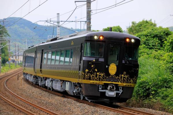 日本廣島|廣島・宮島・岩國觀光列車 Hana-Akari