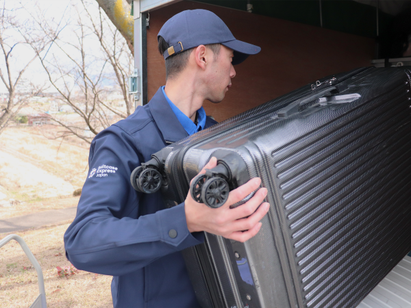 [교토/오사카 호텔 수하물 당일 배송] 배낭과 가방을 다음 호텔로 당일 배송해 드리므로, 두 손 자유롭게 관광을 즐기실 수 있습니다.