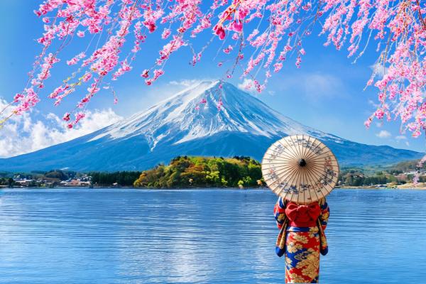[Mt. Fuji Sparkling Scenery Day Tour] Arakurayama Sengen Park, Oshino Hakkai, Lake Kawaguchi Oishi Park, Nichikawa Clock Shop, Lake Yamanaka Scenic Experience (Departing from Tokyo)