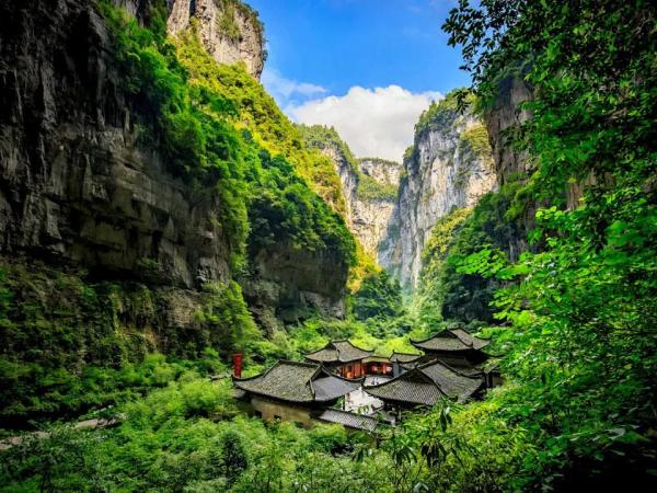 【Chongqing Small Group Tour (2-8 people)】 Chongqing Wulong Natural Three Bridges + Longshuixia Gorge/Fairy Mountain + Wujiang Gallery Day Trip | Driver provides bilingual (English and Chinese) service