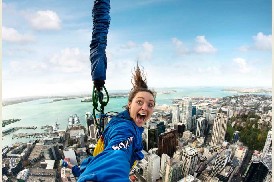  【紐西蘭極限體驗】奧克蘭天空塔高空彈跳或高空漫步 