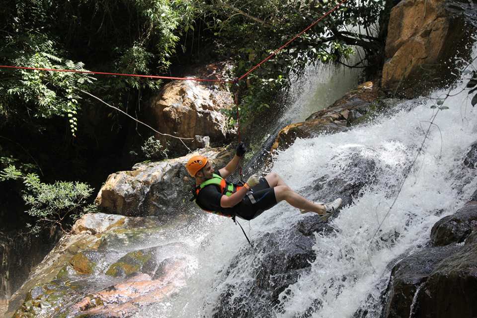  【越南秘境冒險】大叻達塔拉瀑布溯溪溪降體驗 