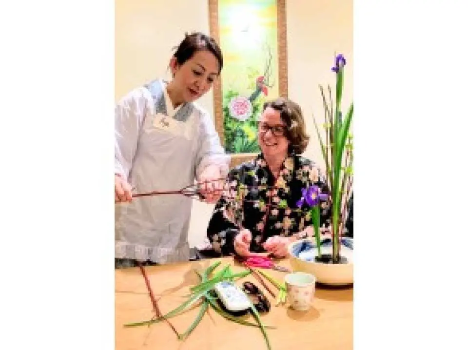 京都生まれの池坊流講師が教える あなたの好きなお花で作るいけばな オンラインクラス Kkday