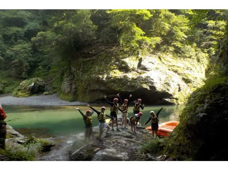 山梨 大月 桂川no1のロングコースでたっぷりラフティング体験 By フジヤマアドベンチャークラブ Kkday