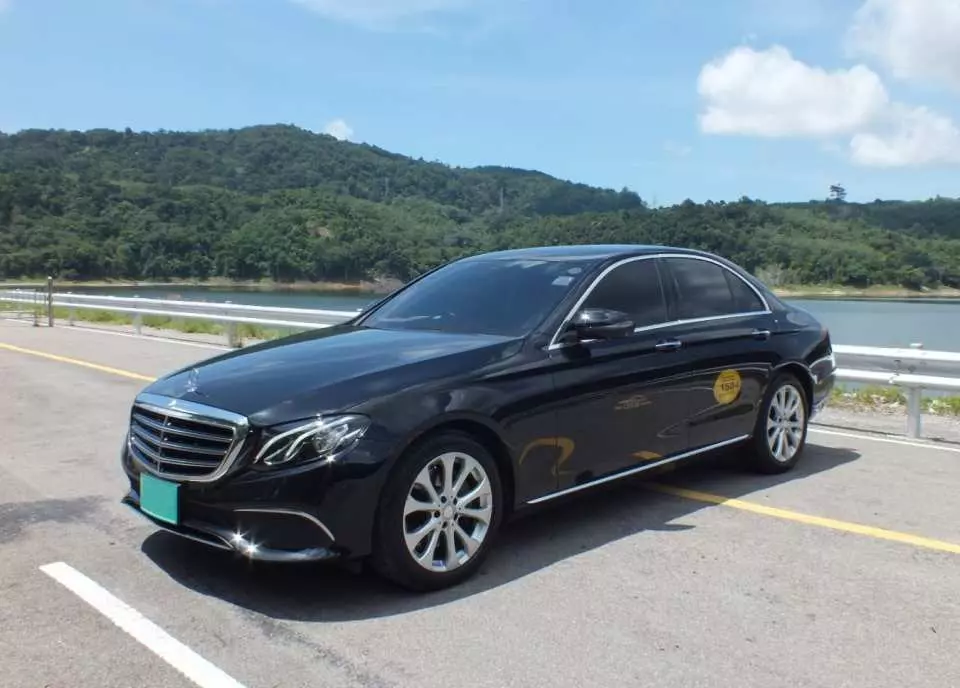 Luxury Private Charter: Mercedes-Benz or Toyota Alphard | Thailand - KKday
