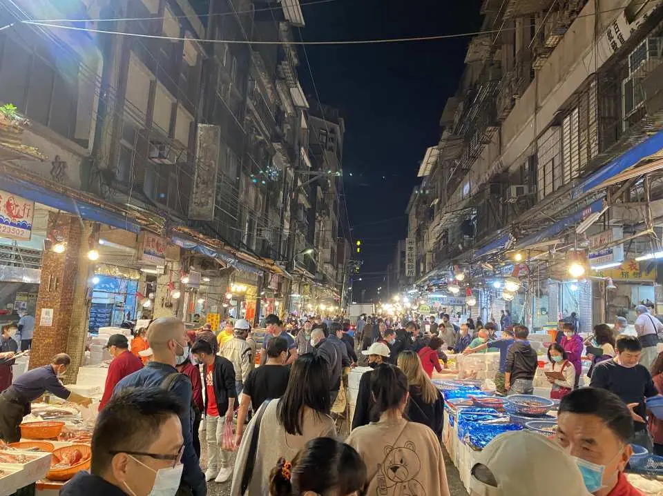 老爺式旅行 夜遊台版築地市場 基隆地標觀景台 基隆廟口夜市 崁仔頂漁市導覽 接駁 Kkday