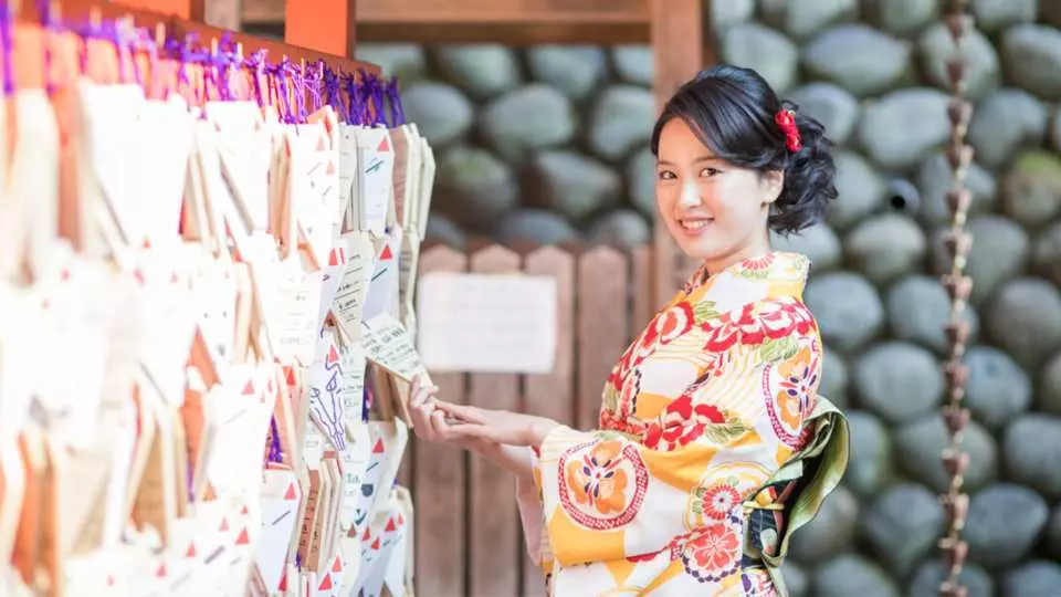 กะเหรี่ยง เกียวโต การจองชุดกิโมโนของผู้หญิงใกล้กับศาลเจ้า Fushimi Inari  รองรับภาษาอังกฤษ (เมืองเกียวโต) - Kkday