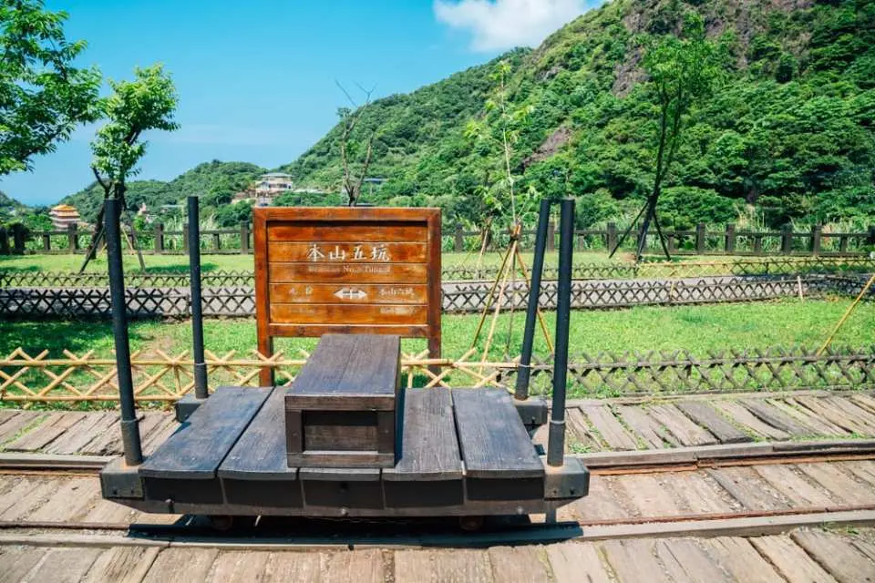 能夠深入礦坑坑道體驗採礦情景的「本山五坑坑道體驗」（體驗另付費）