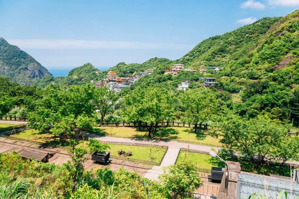 黃金博物館園區裡，不只有博物館，還有坑道體驗、神社遺址、四連棟日式宿舍、金瓜石太子賓館、派出所、郵局，是台灣首座以生態博物館為理念的園區