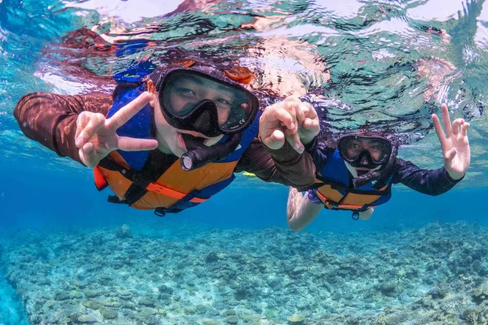 沖縄 那覇 シュノーケリング パラセーリング マリンジェットセットプラン Kkday