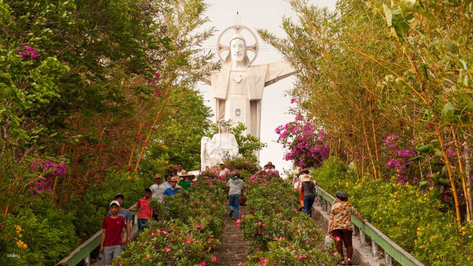 Reach Vung Tau and stop at the Vung Tau Jesus Christ Statue. Hiking to the top of Tao Phung Mountain to have a close-up look at the largest Christ statue in Asia. Also don't miss looking at Vung Tau from above and enjoy the ocean-breeze.