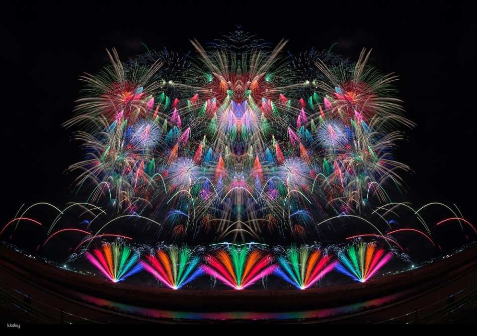 Approximately 20,000 fireworks will be launched! The grand finale with a themed fire that spreads across the night sky is a spectacular sight.