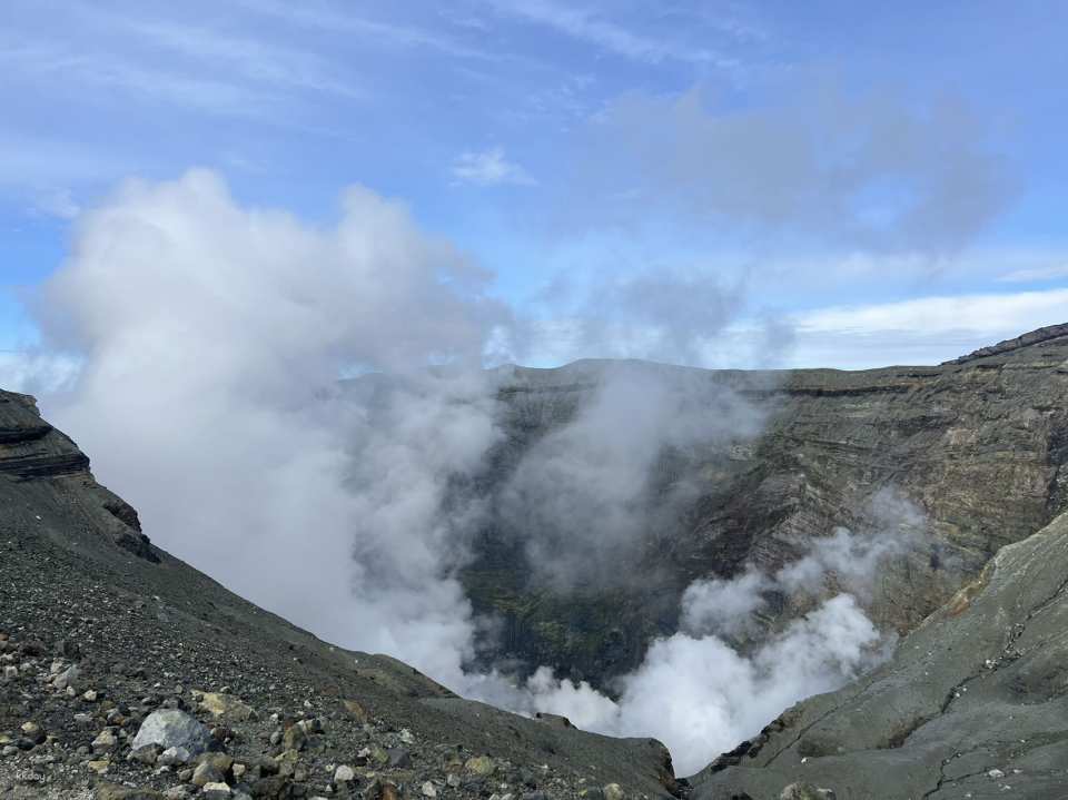 Visit Aso Nakadake Crater, see it up close, and feel the power of nature (approx. 50 min, including the shuttle riding time)
