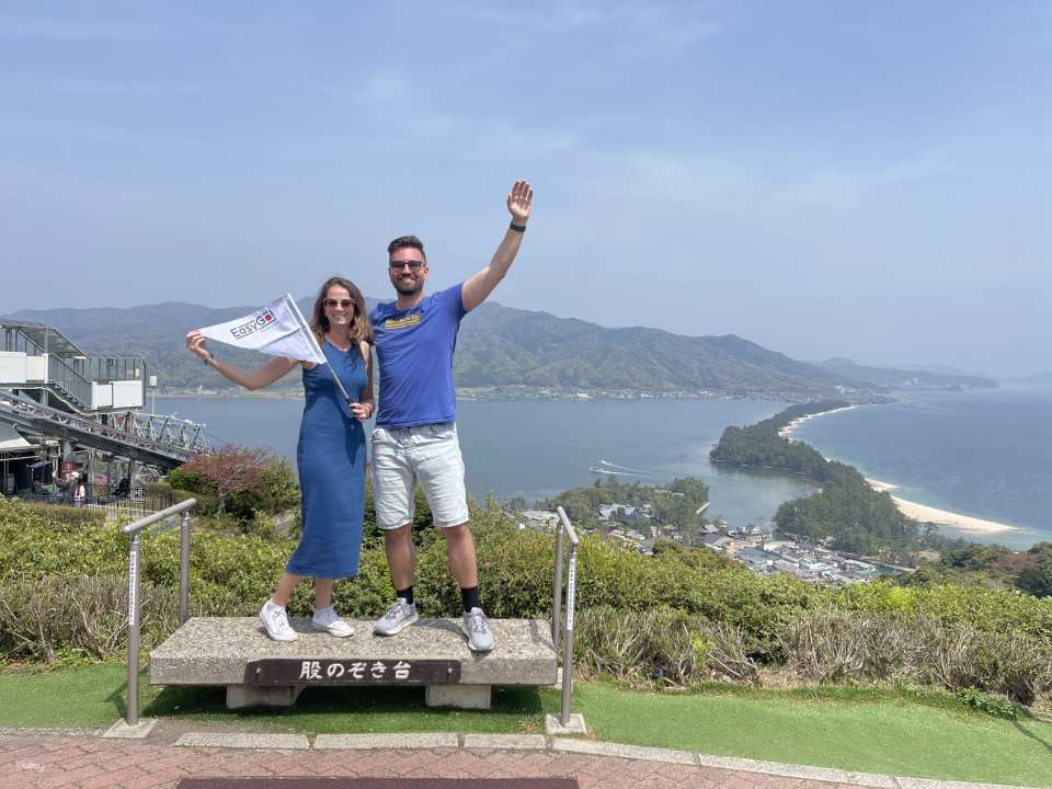 <span class='tour-time'><strong>10:20</strong></span>  Arrive at Amanohashidate View Land (about 140 minutes, enjoy free time and lunch at your own expense)