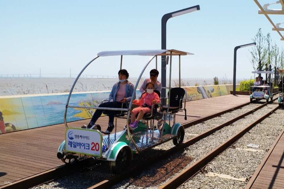 Ride a bike on the first rail bike in Incheon is located on the seaside and enjoy the island scenery