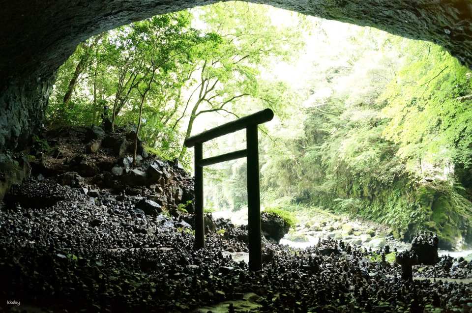 Discover the cave Amano Yasukawara