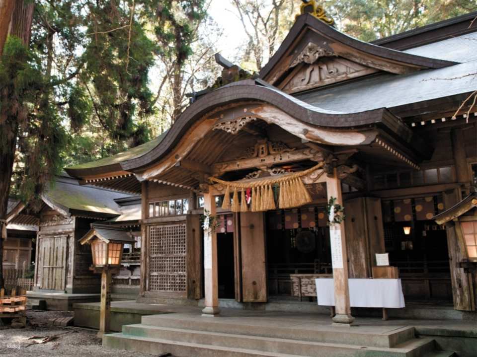 Visit Takachiho Shrine (approx. 30 min)