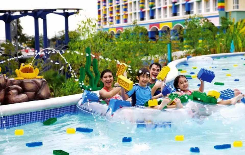 Enjoy LEGOLAND Malaysia Theme Park, Asia's first outdoor LEGO park