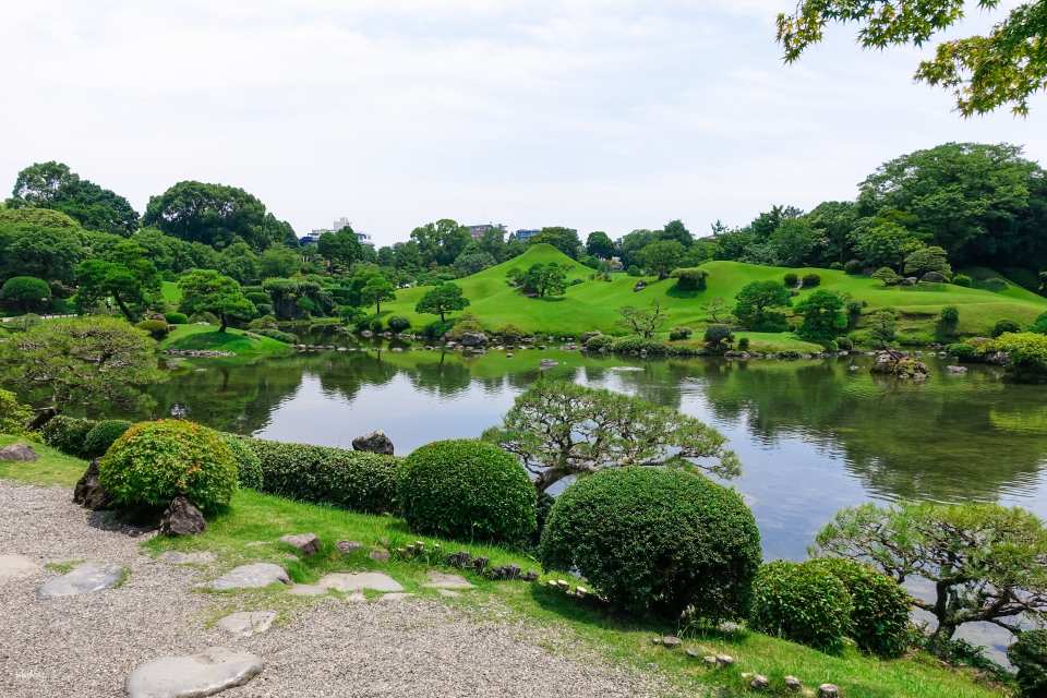 Discover Suizenji Jojuen Garden, a traditional Japanese garden with a central natural spring featuring an amazing landscape (Plan A) (50 minutes)